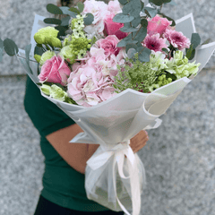 Buchet “Juliet” cu hortensie și trandafiri