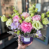 Aranjament "Spring" cu bujori și lisianthus
