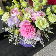 Aranjament "Spring" cu bujori și lisianthus