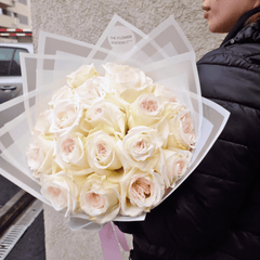 Buchet “O’hara” cu 19 trandafiri de grădină parfumați