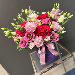 Aranjament "Sense" cu trandafiri și lisianthus