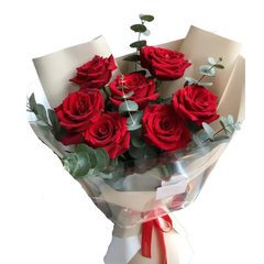 Buchet cu 7 trandafiri si eucalipt