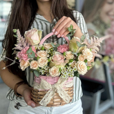 Aranjament "Orangerie" cu trandafiri si minirosa