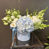 Aranjament "Newborn Baby Boy" cu hortensie și lisianthus