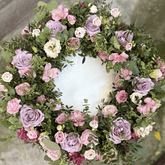 Coroană funerară rotundă cu flori naturale