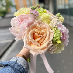 Buchet mireasa cu trandafiri, lisianthus, matthiola