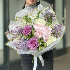 Buchet "Lillian" cu hortensie, trandafiri si liliac
