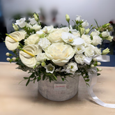 Aranjament "Ceremony" cu trandafiri si lisianthus