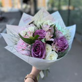 Buchet “Eloise” cu trandafiri și minirosa