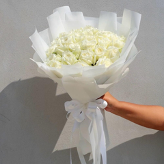 Create your own bouquet of white roses