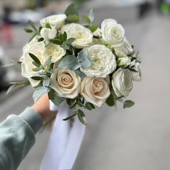 Buchet mireasa cu trandafiri si minitrandafiri