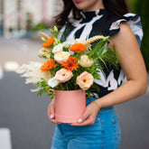 Aranjament floral “Joy” cu trandafiri de grădină