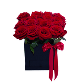 Cutie inedită cu 17 trandafiri roșii