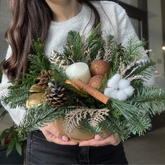 Aranjament de Crăciun „Celebration” cu brad, pin și aromă de scorțișoară