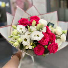 “Fragrance” bouquet with garden roses