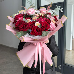 “Meira” bouquet with roses and alstromeria