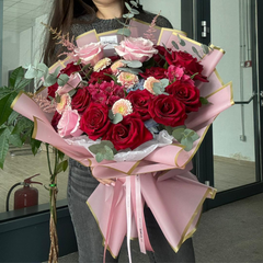 “Meira” bouquet with roses and alstromeria