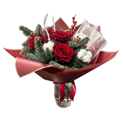 Buchet “Noel” cu brad, trandafiri, bumbac si ilex