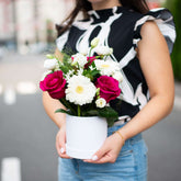 Aranjament floral “Lovely box” cu trandafiri și gerbera