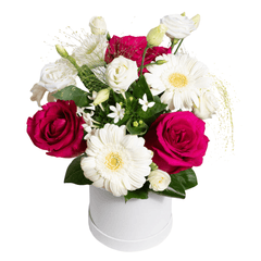 Aranjament floral “Lovely box” cu trandafiri și gerbera