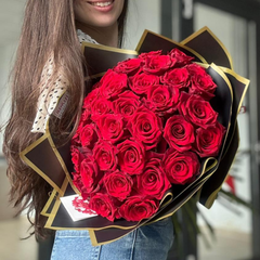 Buchet cu 31 de trandafiri rosii