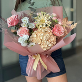"Mara" bouquet with roses and hydrangea
