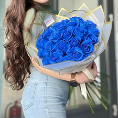 Buchet cu 25 de trandafiri albastri