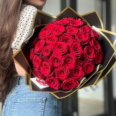 Buchet cu 31 de trandafiri rosii