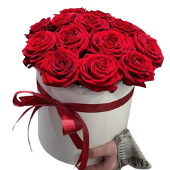 Cutie cu 15 trandafiri roșii “Red Velvet”