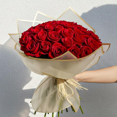 Create your own bouquet of red roses