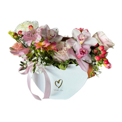 Aranjament inimioară "Orchid" cu trandafiri și orhidee