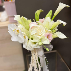 Bridal bouquet with roses and lisianthus