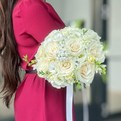 Bridal bouquet with roses and lisianthus