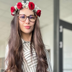 Coroniță reglabilă din floarea miresei (Gypsophila) si mini trandafiri