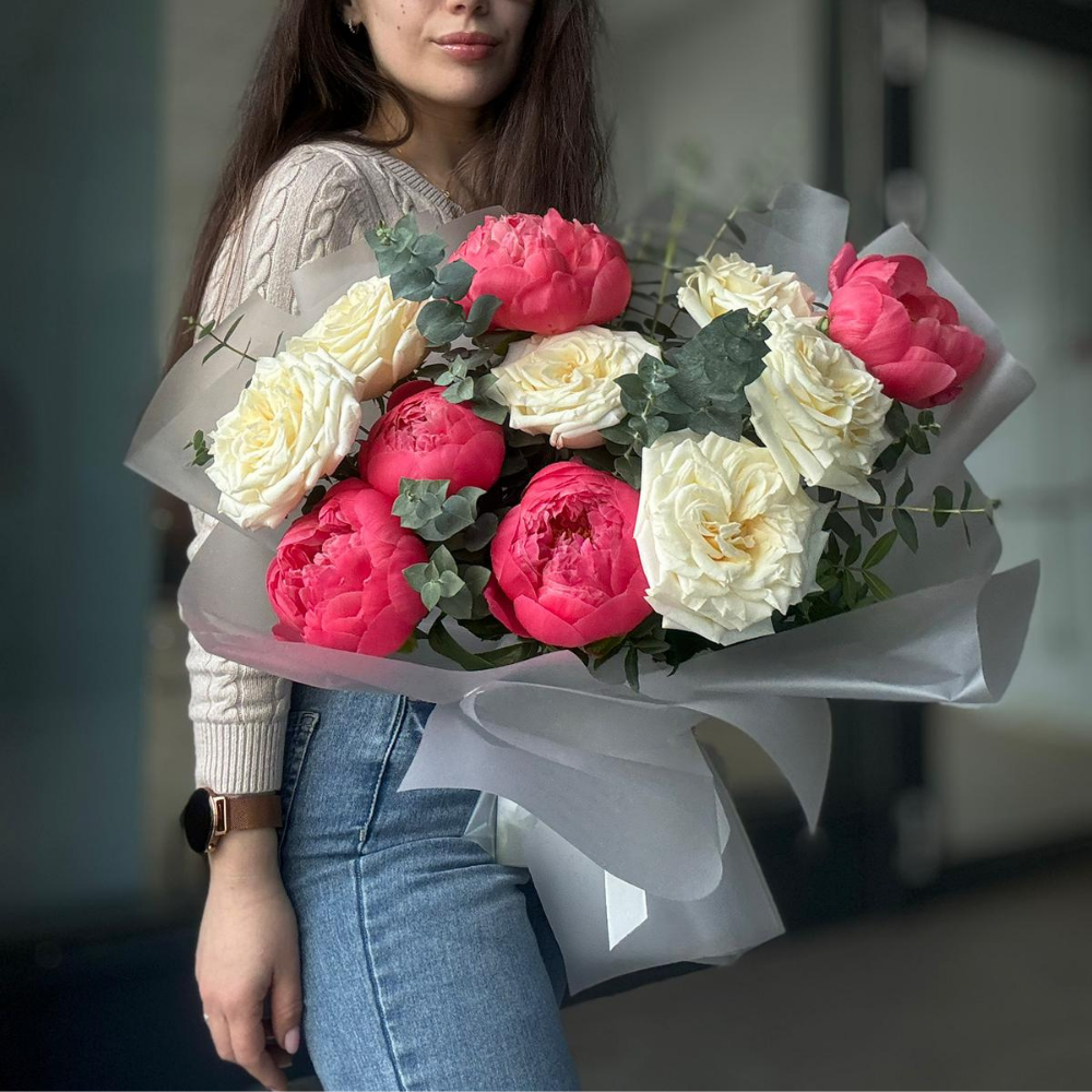Buchet "Sore" cu bujori si trandafiri garden