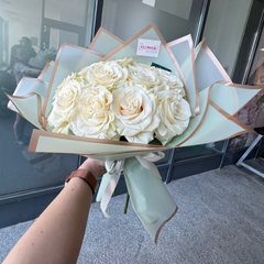 Buchet cu 11 trandafiri albi