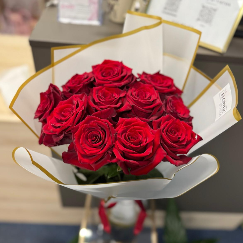 Creează-ți buchetul de trandafiri roșii