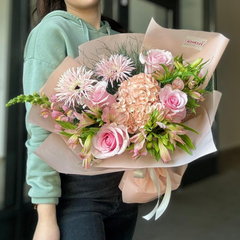 Buchet “Elisse” cu hortensie si trandafiri