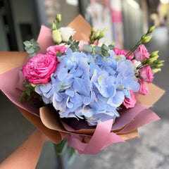 Buchet "Sofia" cu hortensie, trandafiri si lisianthus