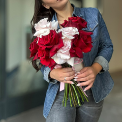 Buchet mireasa cu trandafiri rosii si roz flexati
