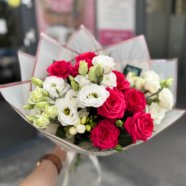 “Fragrance” bouquet with garden roses