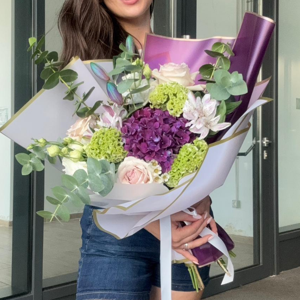 Buchet “Nala” cu crini vip si celosia